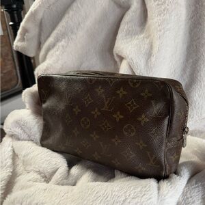 Authentic Louis Vuitton Trousse Toilette 28
